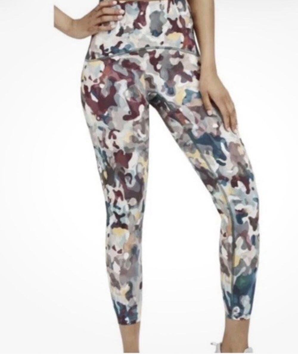 New SPANX Booty Boost Active Painted Camo Pink Multi Active Printed ⅞ Leggings S